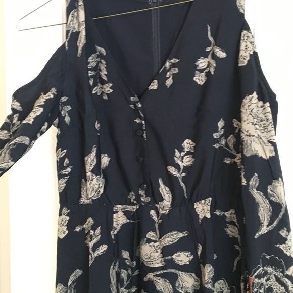 Open-shoulder print dress - Picture 2 of 6